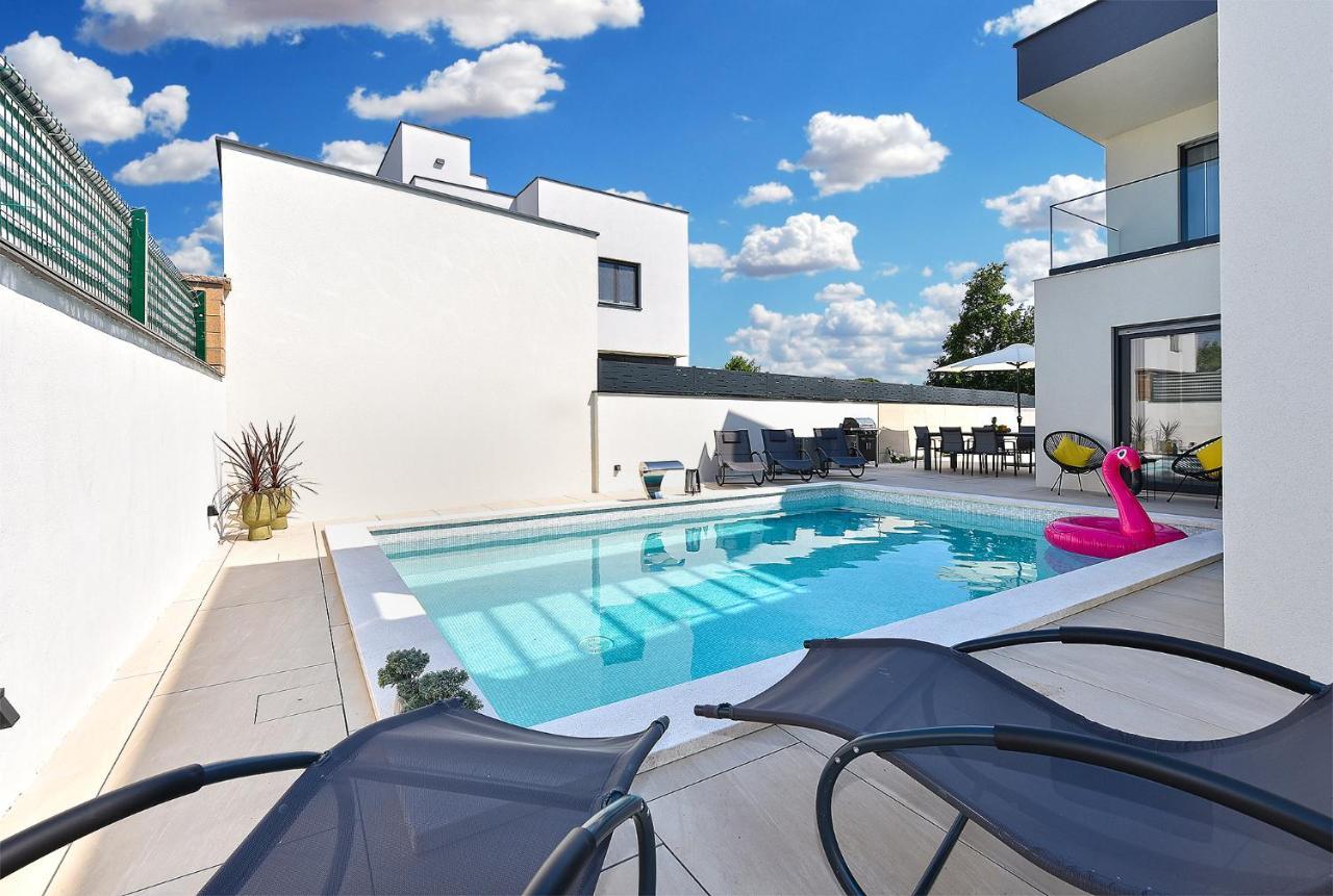 Villa Jlo 2 Mit 4 E-bikes *