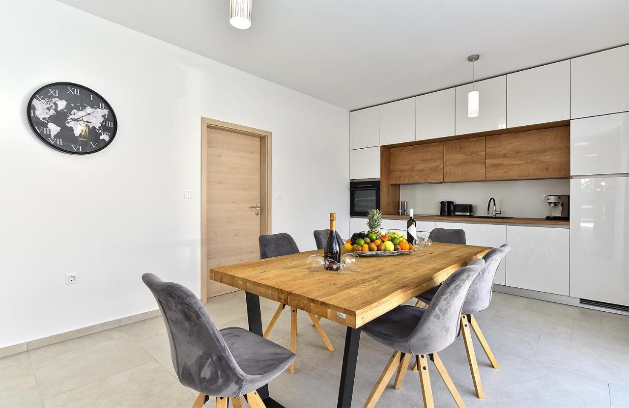 Villa Jlo 2 Mit 4 E-bikes Peroj